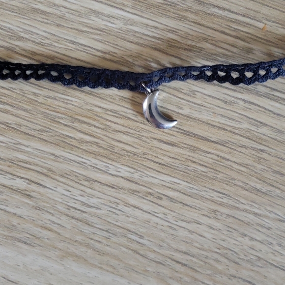 Choker - Picture 2 of 4